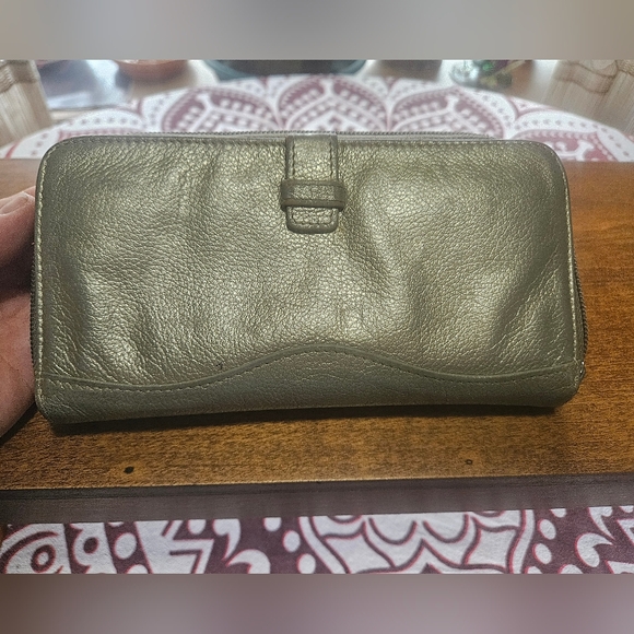 Tignanello Leather Metallic Silver Handbag And Wallet Set - Picture 13 of 16